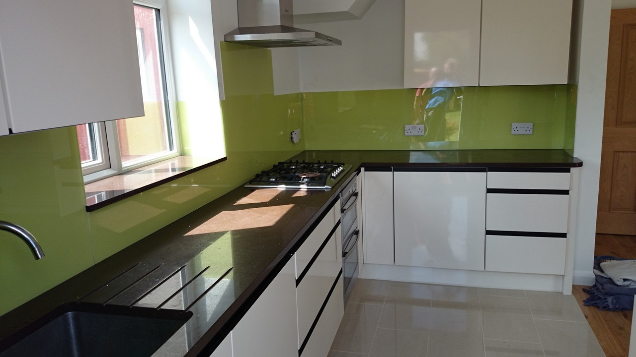 Lime green glass kitchen splashback installed by Aylesbury glaziers